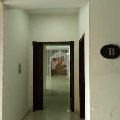 10 MARLA 3 BEDROOM APARTMENT AVAILABLE FOR RENT