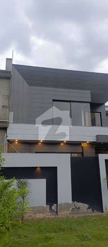 1 Kanal Owner Built House With 30kw Solar System