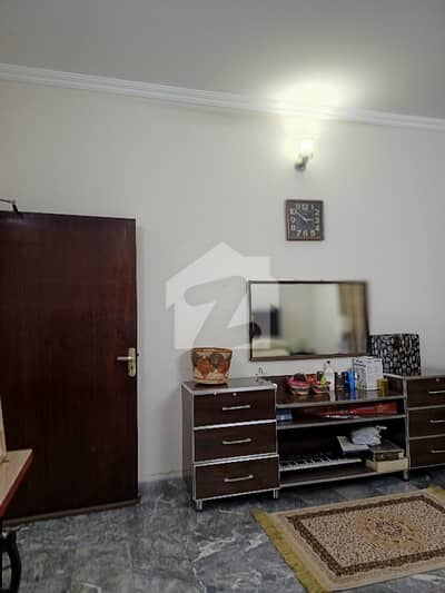 1 Kanal Lower Portion 2 Bedroom Attach Washroom TV lounge Drawing Room Kicthen Dining Room