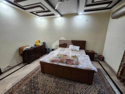 ڈی ایچ اے فیز 2 - بلاک ایس فیز 2,ڈیفنس (ڈی ایچ اے),لاہور میں 4 کمروں کا 1 کنال مکان 6.5 کروڑ میں برائے فروخت۔
