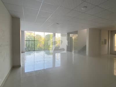1 Kanal Ideal Building On Main Canal Road