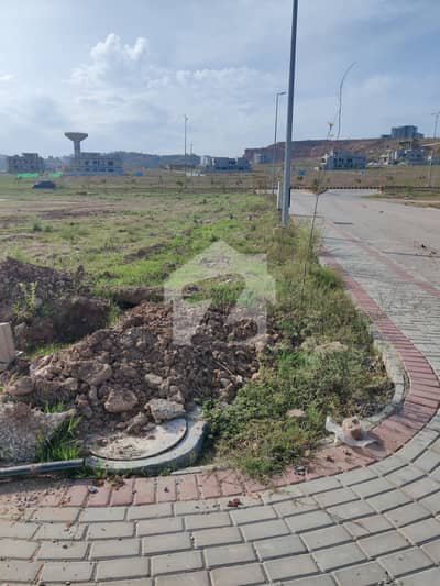 Dha Phase 4 Sector B 1 Kanal Near To Park