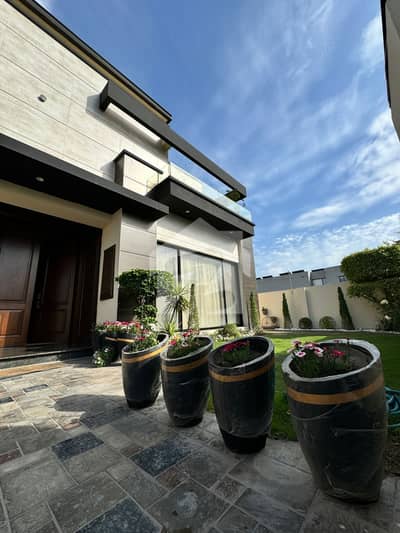 Beautiful design 1 kanal House for sale in dha phase 7