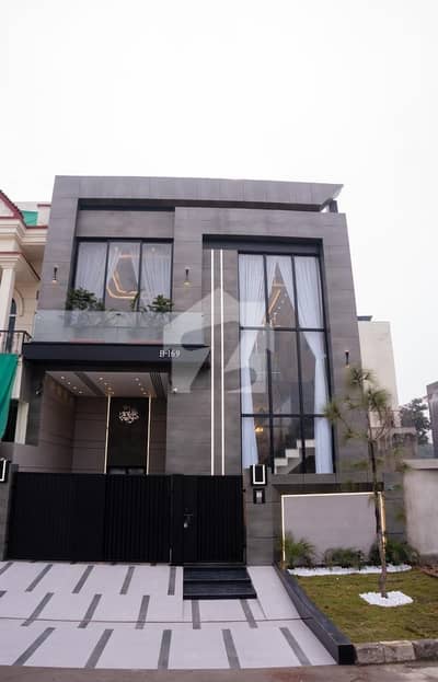 Stylish 5 Marla Family Home for Sale