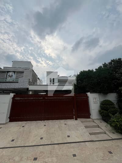 20 Marla Owner Build 6 Bed Double Unit House Available For Sale In Suigas Society Phase 1 Block F