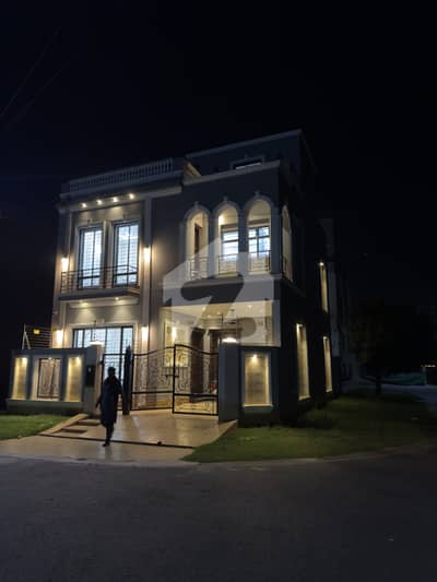 سینٹرل پارک ہاؤسنگ سکیم لاہور میں 3 کمروں کا 5 مرلہ مکان 2.1 کروڑ میں برائے فروخت۔