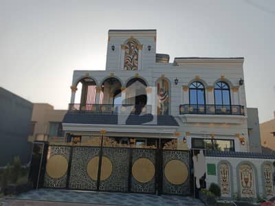 10 Marla Like New House Available For Sale In Bahria Town Lahore. 10 Marla Like New House Available For Sale In Bahria Town Lahore.