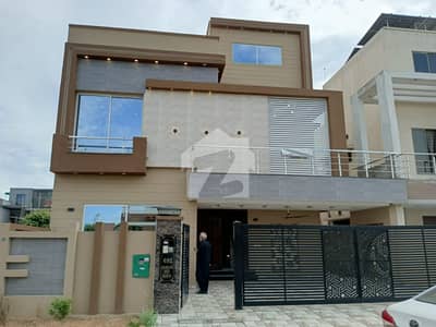 10 Marla Neat and Clean House Available For Sale In Bahria Town Lahore 10 Marla Neat and Clean House Available For Sale In Bahria Town Lahore
