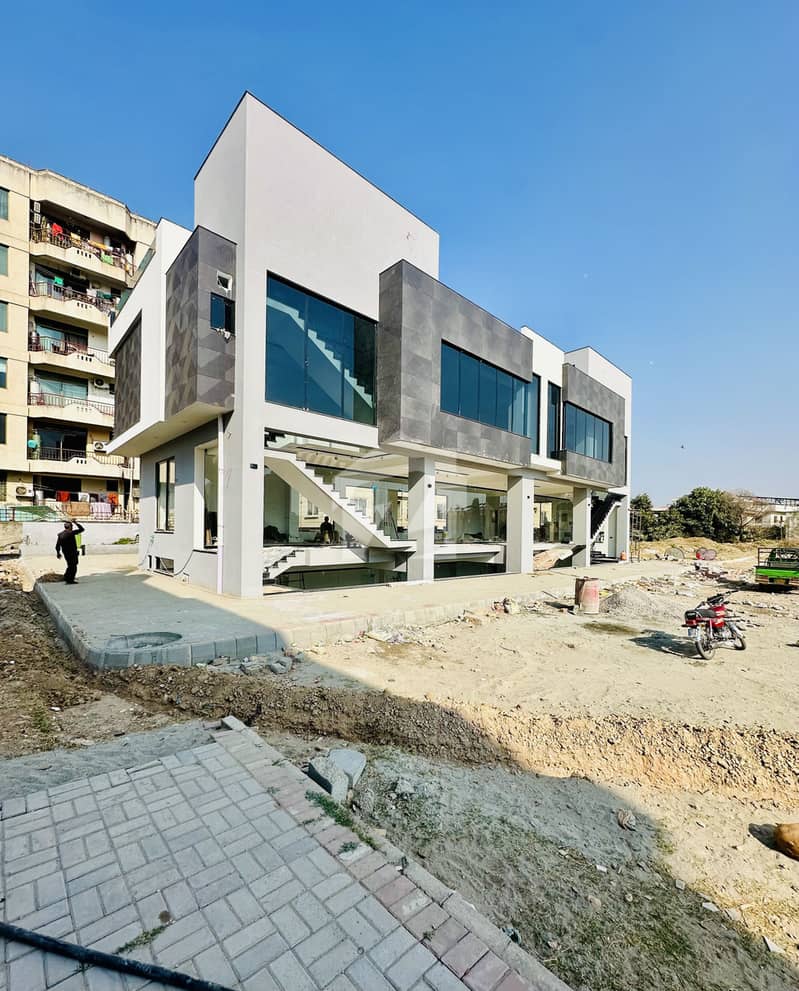 9600'Sqft ideal Location Triple Storey Plaza ,Big Car Parking Available For Rent In F-11 Markaz 9600'Sqft ideal Location Triple Storey Plaza ,Big Car Parking Available For Rent In F-11 Markaz