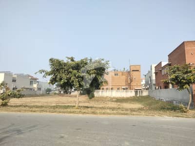ڈی ایچ اے فیز 8 - بلاک وی فیز 8,ڈیفنس (ڈی ایچ اے),لاہور میں 1 کنال رہائشی پلاٹ 3.75 کروڑ میں برائے فروخت۔ ڈی ایچ اے فیز 8 - بلاک وی فیز 8,ڈیفنس (ڈی ایچ اے),لاہور میں 1 کنال رہائشی پلاٹ 3.75 کروڑ میں برائے فروخت۔