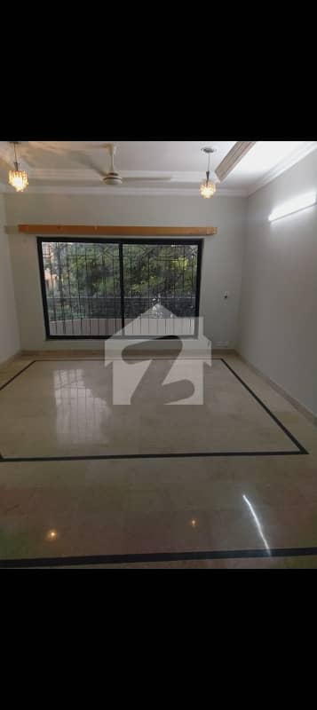 جی ۔ 11/1 جی ۔ 11,اسلام آباد میں 6 کمروں کا 8 مرلہ مکان 7.0 کروڑ میں برائے فروخت۔ جی ۔ 11/1 جی ۔ 11,اسلام آباد میں 6 کمروں کا 8 مرلہ مکان 7.0 کروڑ میں برائے فروخت۔