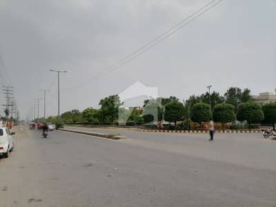 خیابان جناح روڈ لاہور میں 1 کنال کمرشل پلاٹ 13.5 کروڑ میں برائے فروخت۔ خیابان جناح روڈ لاہور میں 1 کنال کمرشل پلاٹ 13.5 کروڑ میں برائے فروخت۔