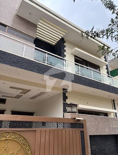 سیٹیلائیٹ ٹاؤن - بلاک اے سیٹیلائیٹ ٹاؤن,راولپنڈی میں 6 کمروں کا 5 مرلہ مکان 5.5 کروڑ میں برائے فروخت۔ سیٹیلائیٹ ٹاؤن - بلاک اے سیٹیلائیٹ ٹاؤن,راولپنڈی میں 6 کمروں کا 5 مرلہ مکان 5.5 کروڑ میں برائے فروخت۔