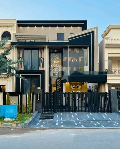 سٹی ہاؤسنگ سوسائٹی گوجرانوالہ میں 5 کمروں کا 10 مرلہ مکان 5.25 کروڑ میں برائے فروخت۔