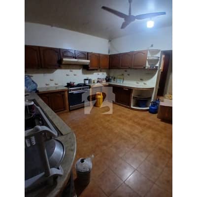 500-YARD SINGLE STOERY BUNGALOW AVAILABLE FOR RENT PHASE 6