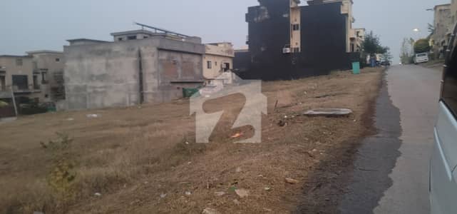 بحریہ ٹاؤن فیز 8 ۔ عثمان بلاک بحریہ ٹاؤن فیز 8 ۔ سفاری ویلی,بحریہ ٹاؤن فیز 8,بحریہ ٹاؤن راولپنڈی,راولپنڈی میں 7 مرلہ رہائشی پلاٹ 69.0 لاکھ میں برائے فروخت۔