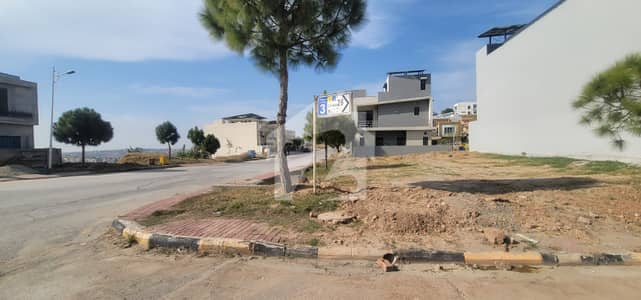 939 Overseas 3, 10 Marla Hight Location, Level Plot