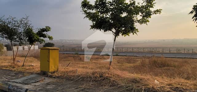 H Block Plot With A Beautiful View For Sale