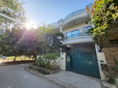 Corner 6 Marla House For Sale Available In G-10 Corner 6 Marla House For Sale Available In G-10