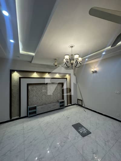 ٹاپ سٹی 1 - بلاک اے ٹاپ سٹی 1,اسلام آباد میں 4 کمروں کا 10 مرلہ مکان 4.45 کروڑ میں برائے فروخت۔