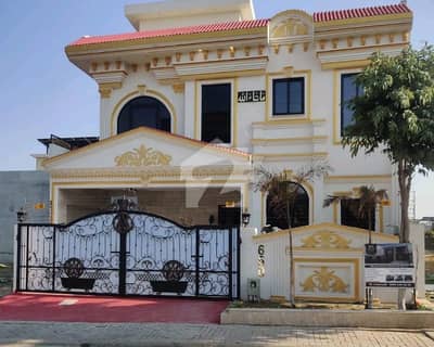 ٹاپ سٹی 1 - بلاک اے ٹاپ سٹی 1,اسلام آباد میں 5 کمروں کا 10 مرلہ مکان 5.25 کروڑ میں برائے فروخت۔