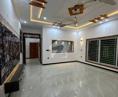2450 Square Feet House For sale Available In B-17
