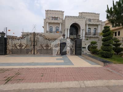 2.5 Kanal Ultra Designer Triple Storey House For Rent In Phase 8.
