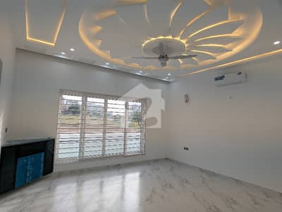 1 Kanal luxury House Available For Rent in Bahria Town phase 8 Block A