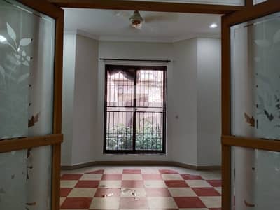 10 Marla House Available For Sale