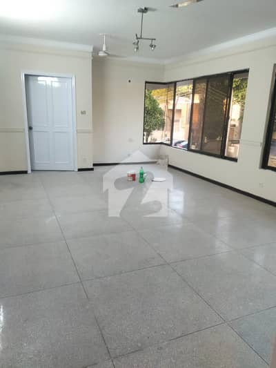 Prime Location Of Gulberg 5 Aziz Avenue Main Canal Road 1 Kanal Office For Rent Best For Office