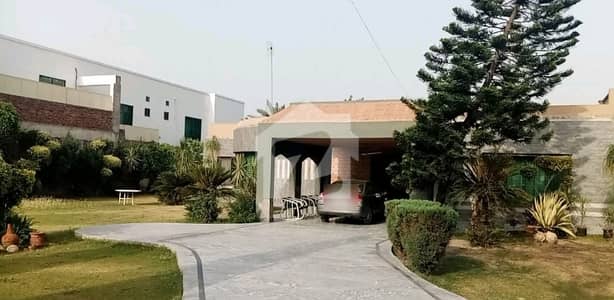 Farm House For Grabs In 4 Kanal Lahore
