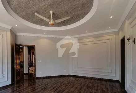 Allama Iqbal Town House Sized 2363 Square Feet For sale