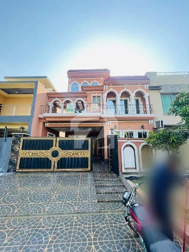 ایل ڈی اے ایوینیو لاہور میں 6 کمروں کا 10 مرلہ مکان 3.68 کروڑ میں برائے فروخت۔