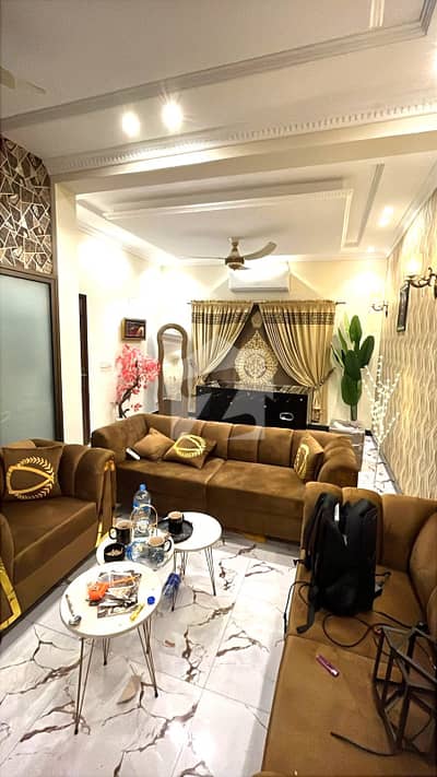 ڈی ایچ اے 9 ٹاؤن ڈیفنس (ڈی ایچ اے),لاہور میں 3 کمروں کا 5 مرلہ مکان 1.2 لاکھ میں کرایہ پر دستیاب ہے۔