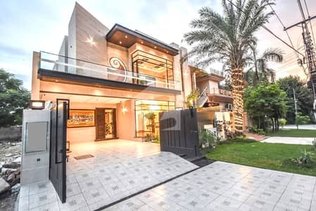 10-Marla Modern House For Sale at Hot Location Near Macdonold Park