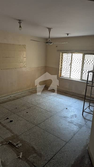 Askari 4 warsak Road 10 Marla 6 rooms touch bath 10kv solar system double kitchen double car porch