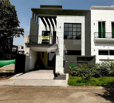 بحریہ ٹاؤن - اوورسیزبی بحریہ ٹاؤن اوورسیز انکلیو,بحریہ ٹاؤن,لاہور میں 3 کمروں کا 5 مرلہ مکان 2.4 کروڑ میں برائے فروخت۔ بحریہ ٹاؤن - اوورسیزبی بحریہ ٹاؤن اوورسیز انکلیو,بحریہ ٹاؤن,لاہور میں 3 کمروں کا 5 مرلہ مکان 2.4 کروڑ میں برائے فروخت۔