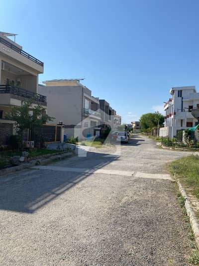 Gulberg Residencia Block L 7 Marla Solid land plot develp possession Avb for sale Gulberg Residencia Block L 7 Marla Solid land plot develp possession Avb for sale