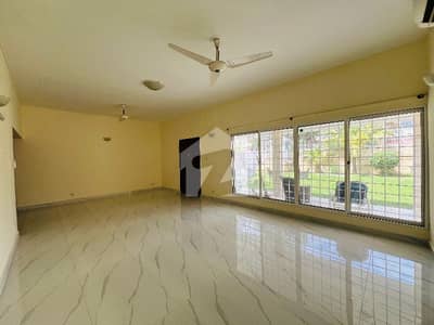 1000 SQ YARD Renovated 3 Beds Luxury House Available For Rent In E-7