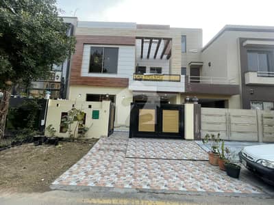 بحریہ آرچرڈ لاہور میں 3 کمروں کا 5 مرلہ مکان 1.95 کروڑ میں برائے فروخت۔
