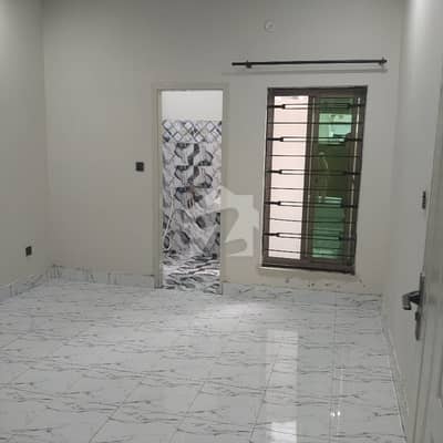 5 MARLA LOWER PORTION AVAILABLE FOR RENT 5 MARLA LOWER PORTION AVAILABLE FOR RENT