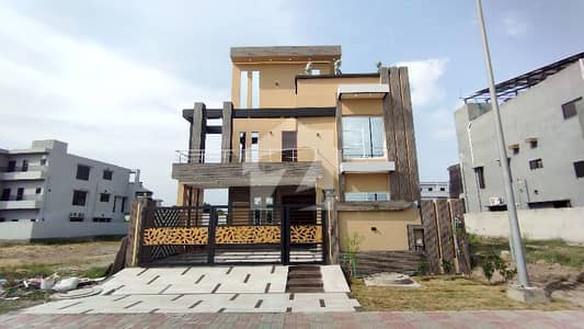 BRAND NEW 10 MARLA HOUSE FOR SALE IN   DREAM GARDENS LAHORE.
