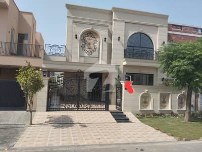 ڈی ایچ اے فیز 7 - بلاک وائے فیز 7,ڈیفنس (ڈی ایچ اے),لاہور میں 4 کمروں کا 10 مرلہ مکان 5.15 کروڑ میں برائے فروخت۔