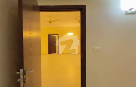 بحریہ اپارٹمنٹ بحریہ ٹاؤن کراچی,کراچی میں 4 کمروں کا 16 مرلہ فلیٹ 75.0 ہزار میں کرایہ پر دستیاب ہے۔ بحریہ اپارٹمنٹ بحریہ ٹاؤن کراچی,کراچی میں 4 کمروں کا 16 مرلہ فلیٹ 75.0 ہزار میں کرایہ پر دستیاب ہے۔