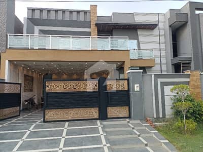 ایڈن ویلی فیصل آباد میں 6 کمروں کا 13 مرلہ مکان 7.5 کروڑ میں برائے فروخت۔ ایڈن ویلی فیصل آباد میں 6 کمروں کا 13 مرلہ مکان 7.5 کروڑ میں برائے فروخت۔