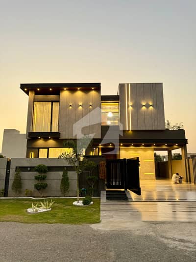 1 Kanal Out Standing Top Quality Ultra Modern House Close To Defense Raya