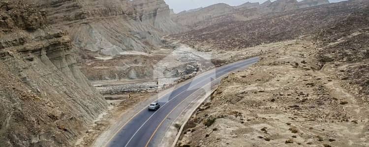 موضع چوکین گوادر میں 8 کنال رہائشی پلاٹ 90.0 ہزار میں برائے فروخت۔