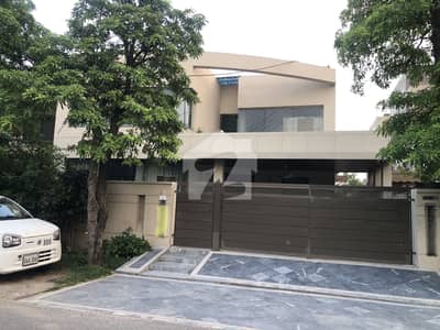 1 Kanal Beautiful Upper Portion in DHA Phase 4 Near Park