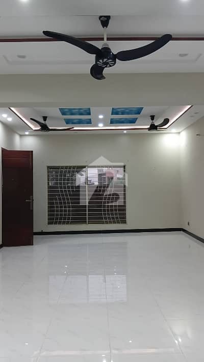10 Marla Lower Portion Available For Rent