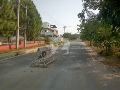 انجنیئرز کوآپریٹو ہاؤسنگ ڈی ۔ 18,اسلام آباد میں 1 کنال رہائشی پلاٹ 1.15 کروڑ میں برائے فروخت۔